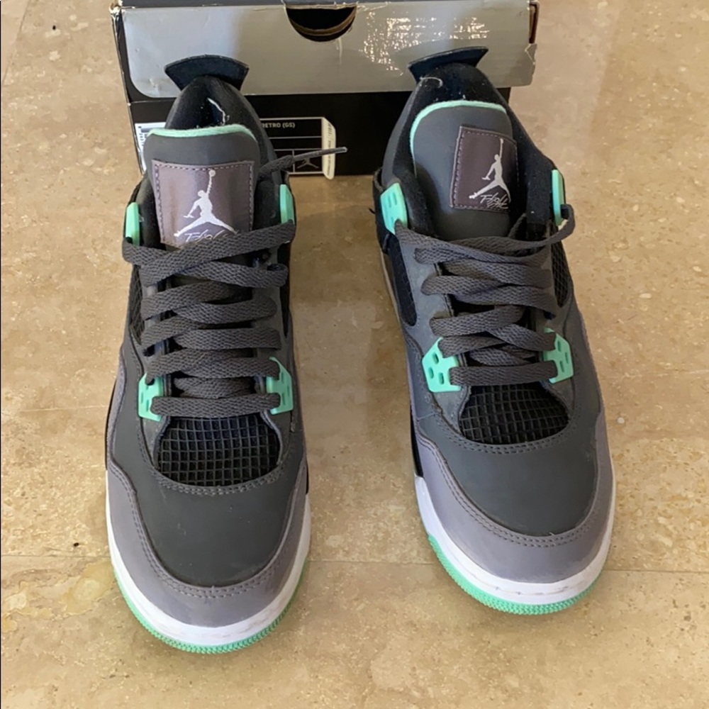 Air Jordan 4 Retro